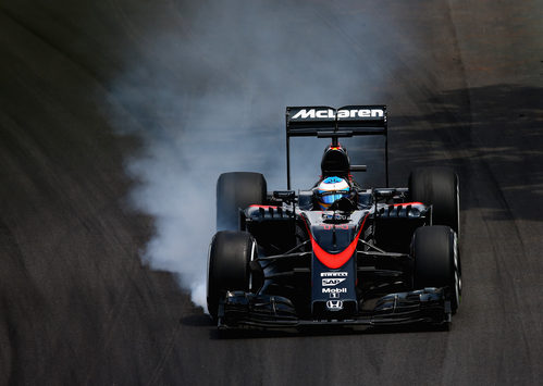 Fernando Alonso corriendo en Interlagos