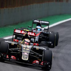 Fernando Alonso corriendo en Interlagos