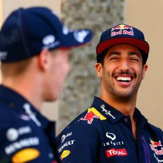 Los pilotos de Red Bull graban un previo con la prensa