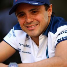 Felipe Massa atiende a la prensa