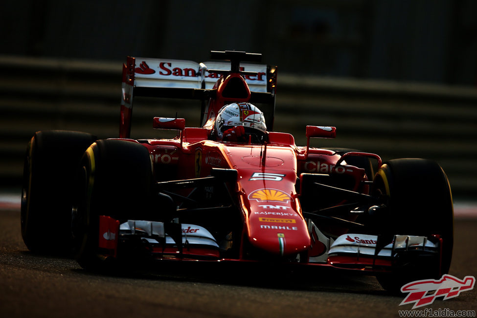Sebastian Vettel durante su vuelta lanzada