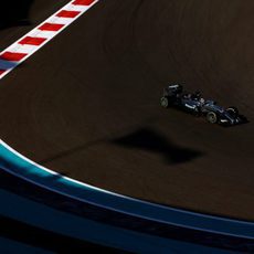 Lewis Hamilton aprieta al máximo para ser primero