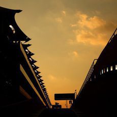 El sol se pone en el trazado de Yas Marina