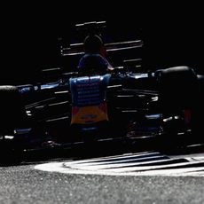 Daniel Ricciardo exprime sus neumáticos blandos