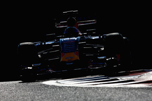 Daniel Ricciardo exprime sus neumáticos blandos