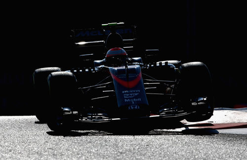 Jenson Button clasifica en 12ª posición