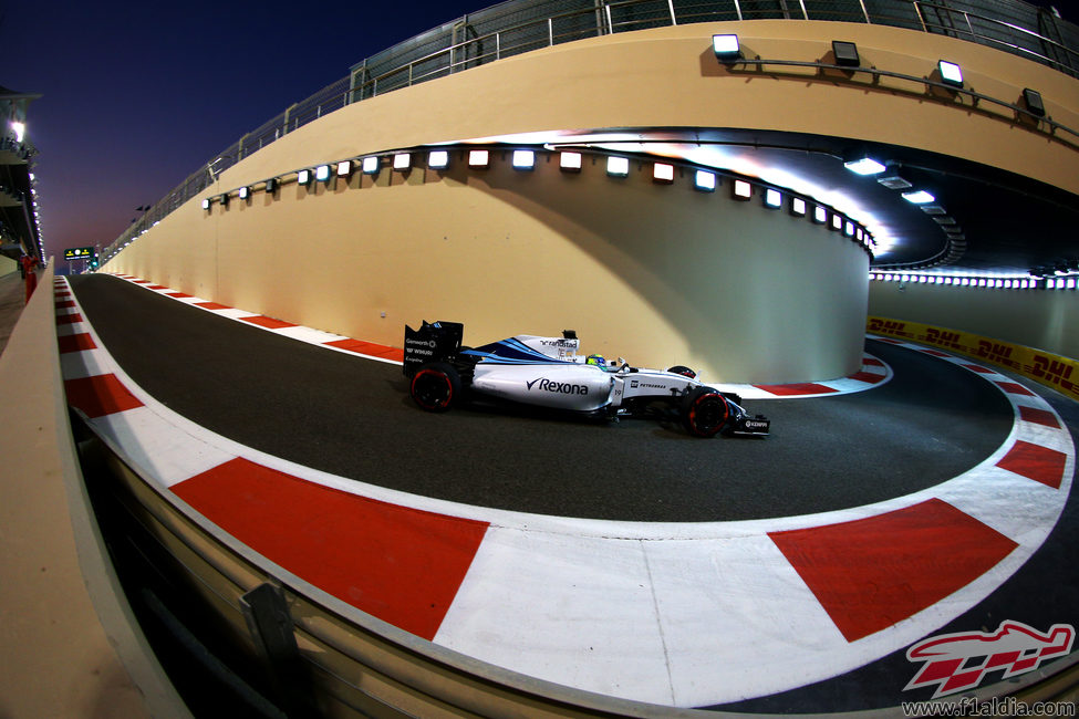 Felipe Massa entrando al pit-lane