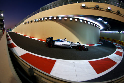 Felipe Massa entrando al pit-lane