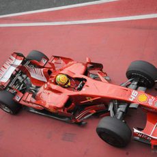 Rossi aparca el monoplaza de Ferrari