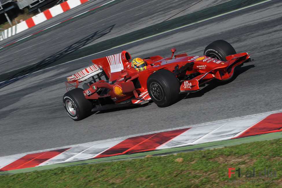 'Vale' pilota el espectacular Ferrari