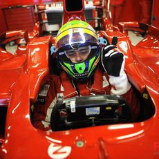 Felipe dentro del monoplaza de Ferrari