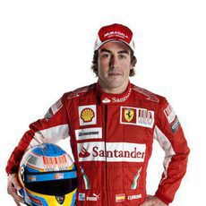 Fernando Alonso vestido de rojo