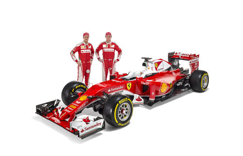 Los pilotos de Ferrari junto al SF16-H