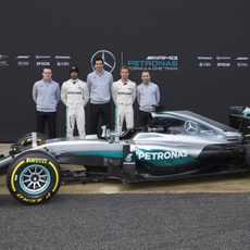 Mecedes presenta su coche en el paddock del Circuito de Barcelona Catalunya