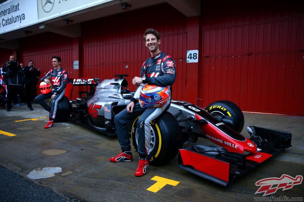 Los pilotos de Haas F1 Team en Barcelona