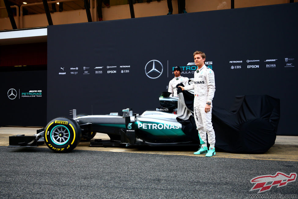 Lewis Hamilton y Nico Rosberg destapan el W07 Hybrid