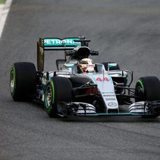 Lewis Hamilton no tarda en probar el nuevo W07 Hybrid en Barcelona