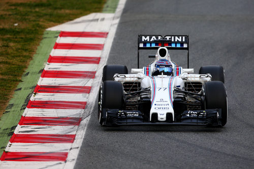 WIlliams da por presentado su coche con las fotos y va directamente a pista