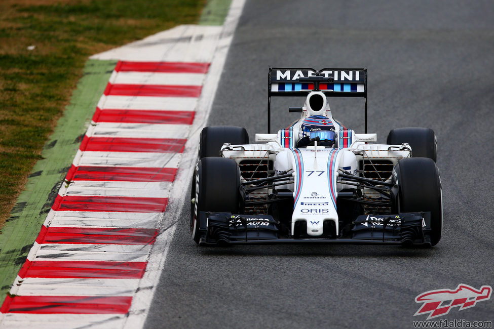 WIlliams da por presentado su coche con las fotos y va directamente a pista