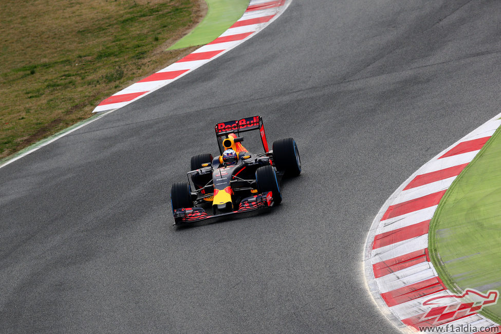 Daniel Ricciardo estrena el RB12