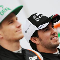 Sergio Pérez y Nico Hülkenberg en la presentación del VJM0