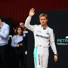 Nico Rosberg antes de destapar su coche