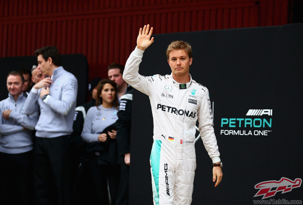 Nico Rosberg antes de destapar su coche
