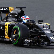 Renault sorprendía con el negro para la pretemporada