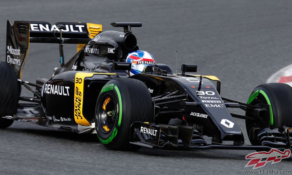 Renault sorprendía con el negro para la pretemporada