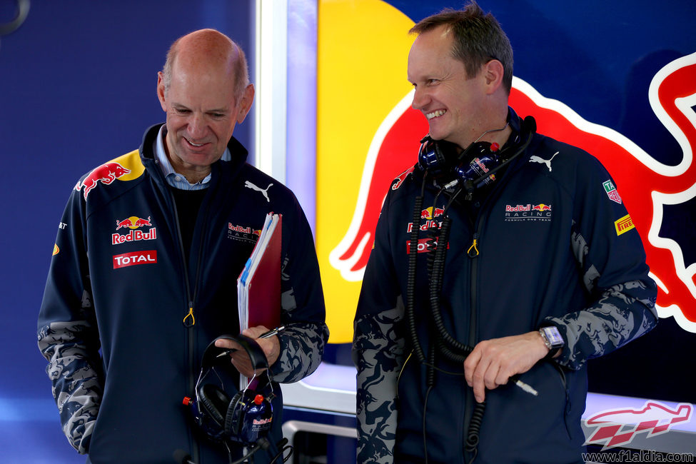 Adrian Newey en el paddock de Circuito de Montmeló