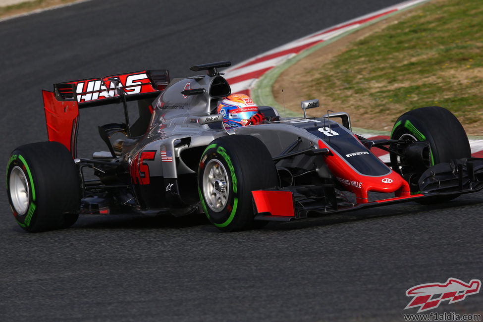 Romain Grosjean causaba una bandera roja después de que se le desprendiese el alerón