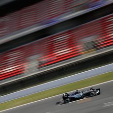 Nico Rosberg pasa por línea de meta