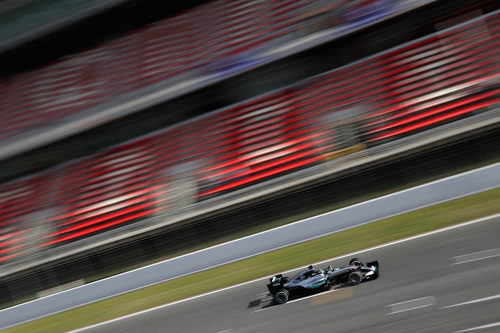 Nico Rosberg pasa por línea de meta