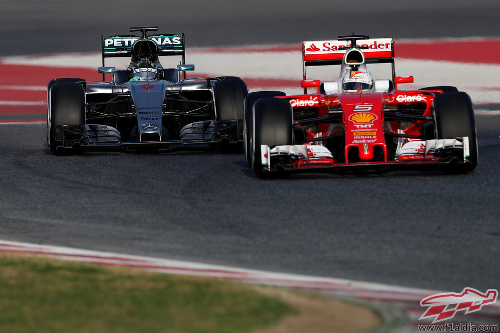 Encuentro en pista de Nico Rosberg y Sebastian Vettel