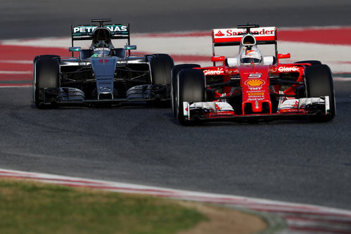 Encuentro en pista de Nico Rosberg y Sebastian Vettel
