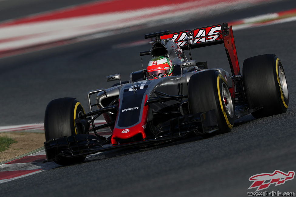 Haas tiene problemas en su alerón delantero