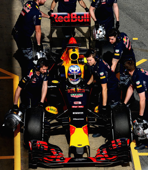 El equipo Red Bull al completo trabaja por volver a luchar por victorias