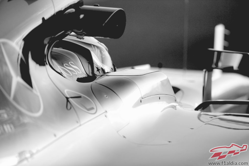 Detalle en el coche de Lewis Hamilton