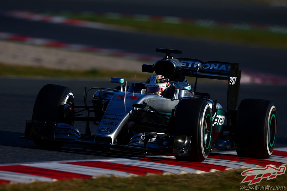 Hamilton y Rosberg se han dividido la etapa de trabajo
