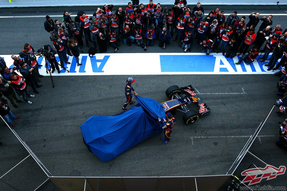 Expectación por la presentación del STR11