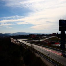 Max Verstappen a lo lejos en el Circuit de Catalunya