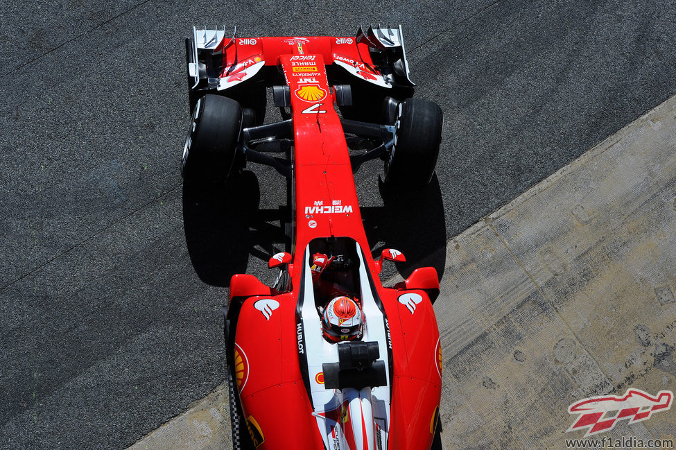 Trabajo aerodinámico para el Ferrari en las primeras horas del día