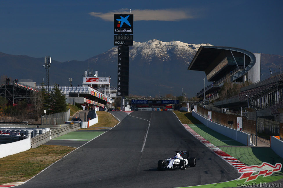 Valtteri Bottas rueda con su FW38