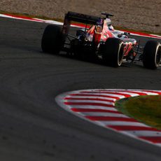 Max Verstappen traza al límite cada curva