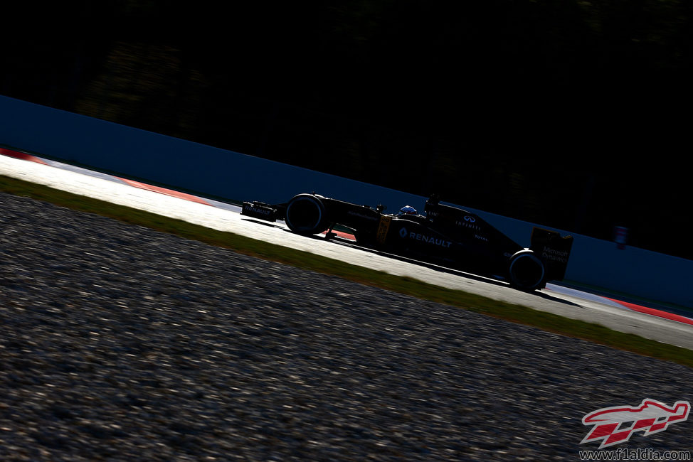 Kevin Magnussen rueda con el RS16