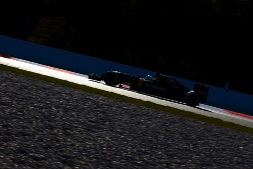 Kevin Magnussen rueda con el RS16