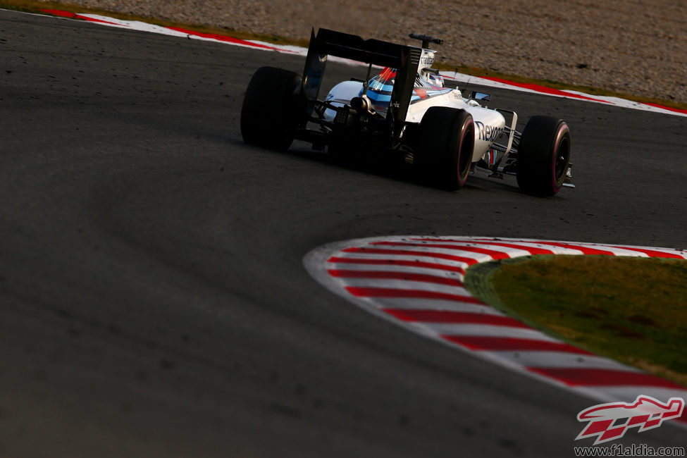 Valtteri Bottas rueda con ultrablandos