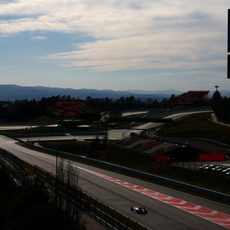 Valtteri Bottas se dirige a la primera curva de Montmeló