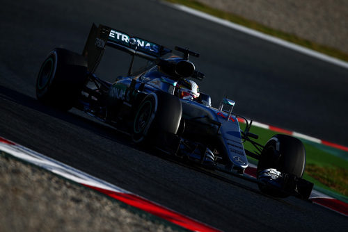 Lewis Hamilton rueda con su Mercedes