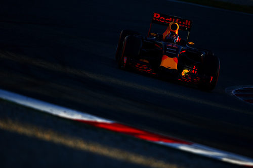 Red Bull aprovecha las últimas horas de sol en Montmeló